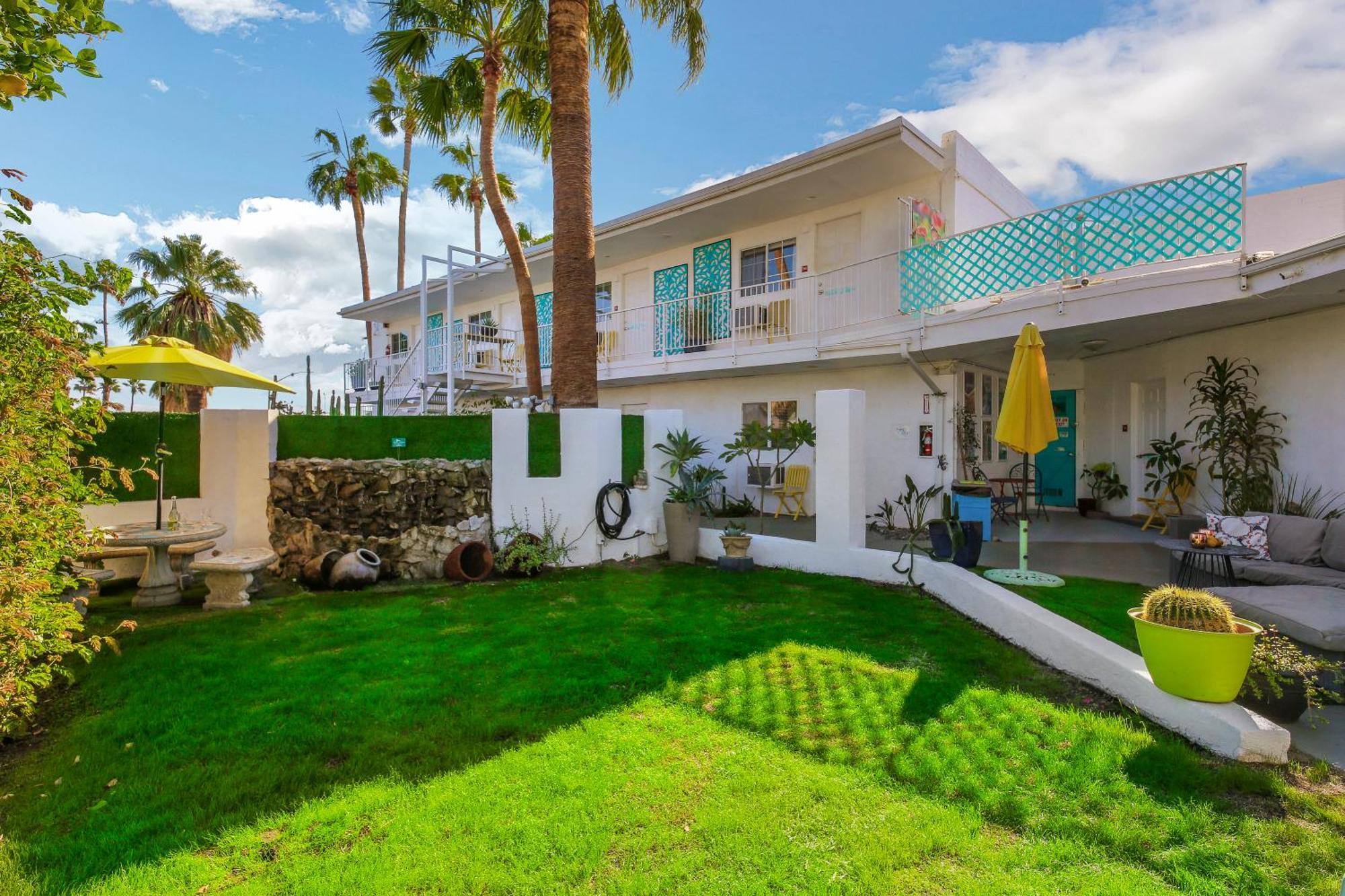 Inn At Palm Springs Exterior photo